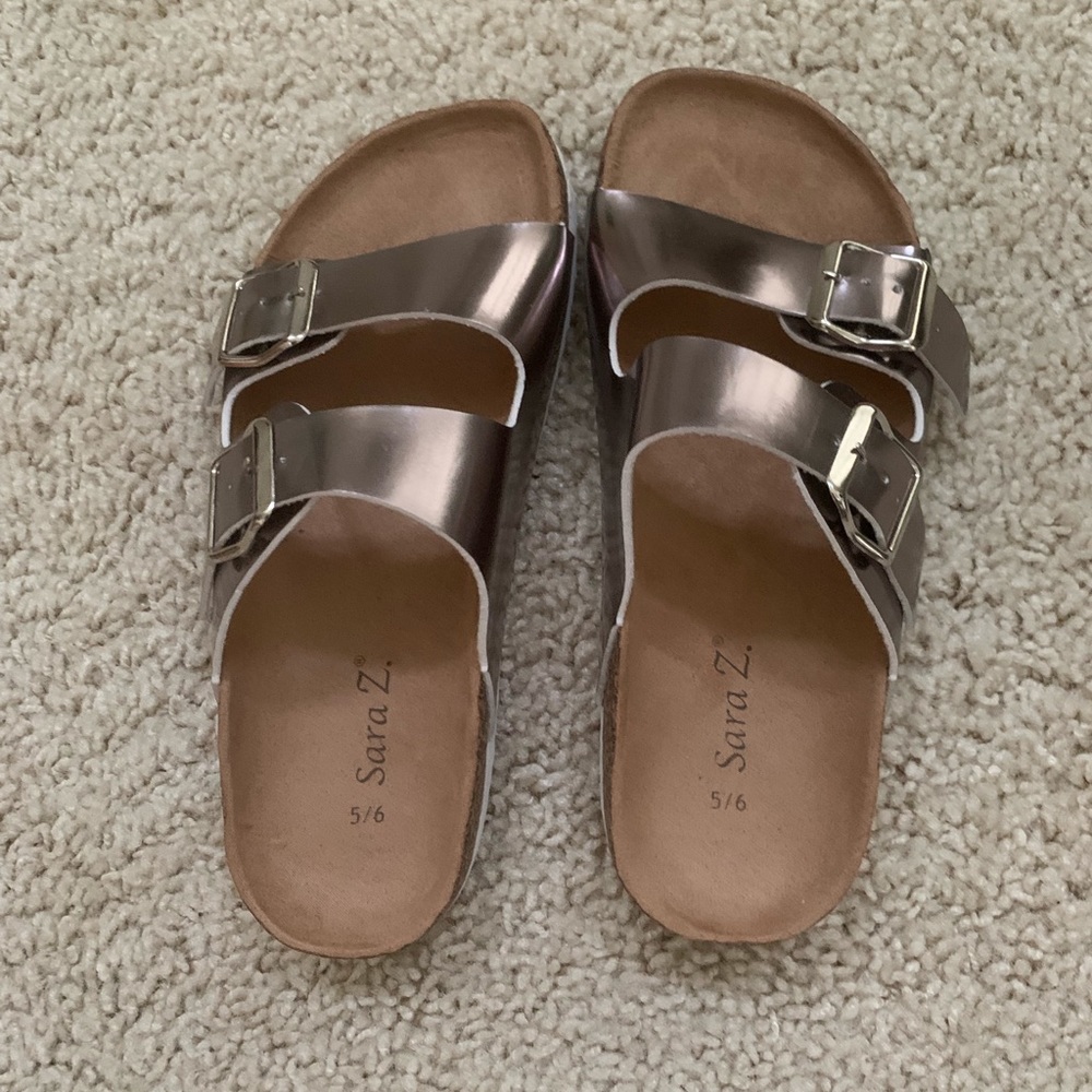 NEW 💐 Sparkly, buckled, cork bed,  slip ons 5/6